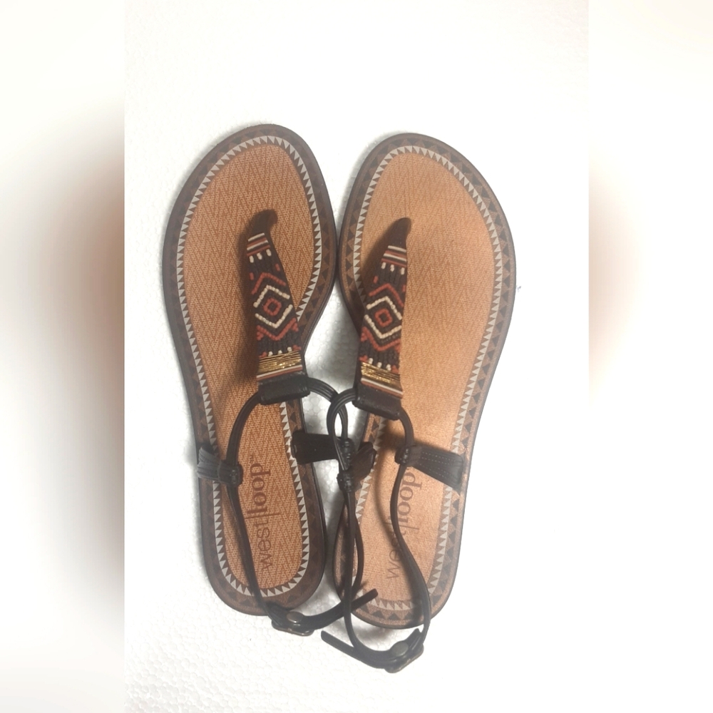 West loop sandals